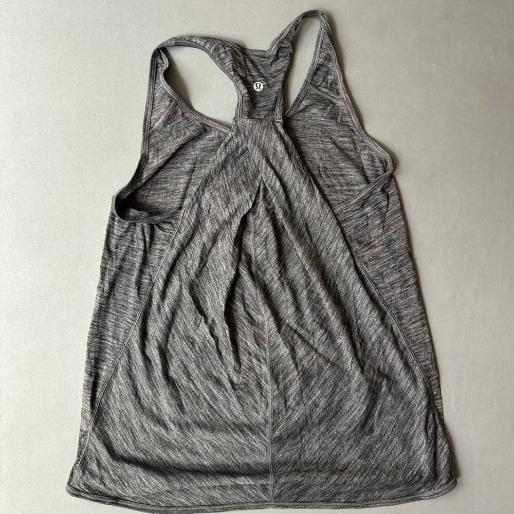 Lululemon Size 4* Essential Tank Top in Heathered Black Pleated Racerback